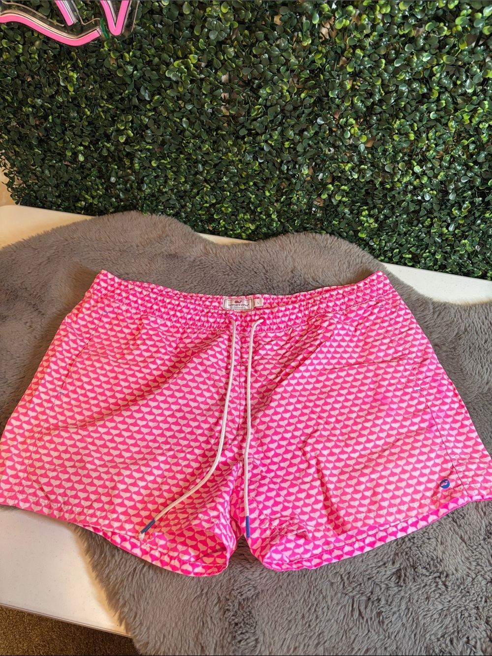 Vineyard Vines Pink Patterned Men’s Swim Trunks Size L